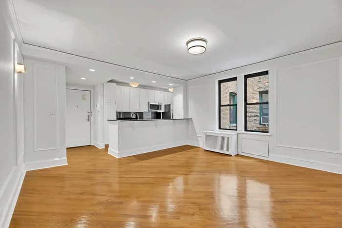 226 E 70 St #4A, Manhattan, NY 10021