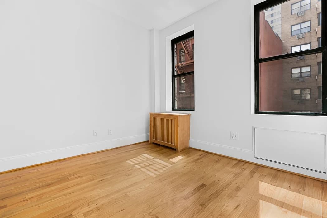 226 E 70 St #4B, Manhattan, NY 10021 apartment_bedroom_room 1