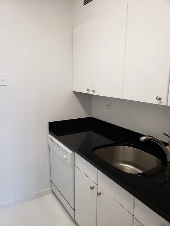200 East 72 Street #25D, Manhattan, NY 10021 1