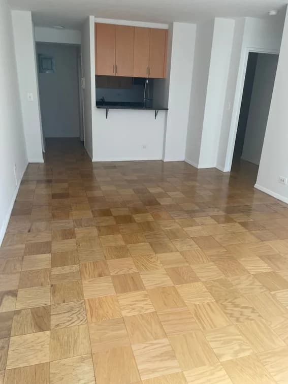 200 East 72 Street #2B, Manhattan, NY 10021 apartment_living_room 1