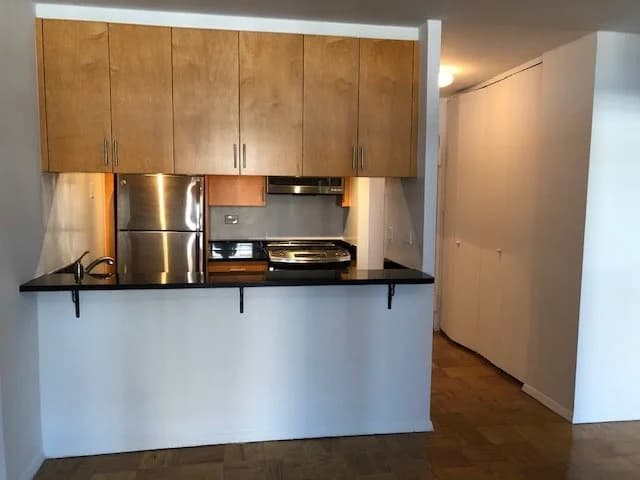200 East 72 Street #34H, Manhattan, NY 10021 apartment_kitchen 1