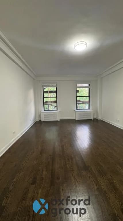 211 East 76 Street #4, Manhattan, NY 10021 apartment_living_room 1