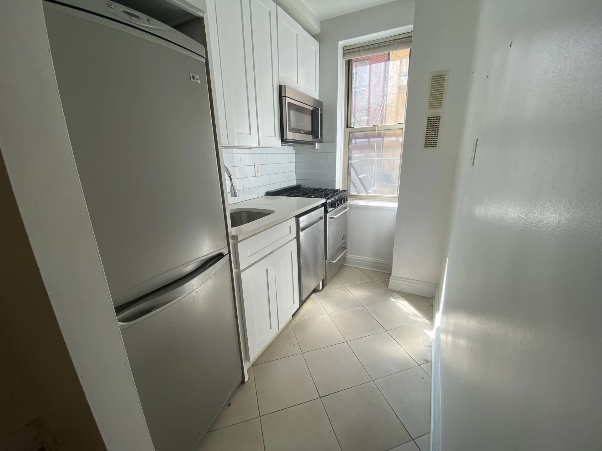 330 East 63 Street #002P, Manhattan, NY 10065 apartment_kitchen 1