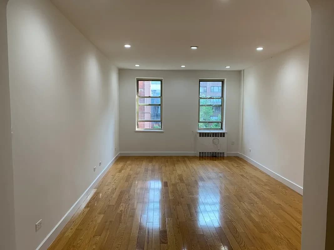 330 East 63 Street #005K, Manhattan, NY 10065 apartment_living_room 1
