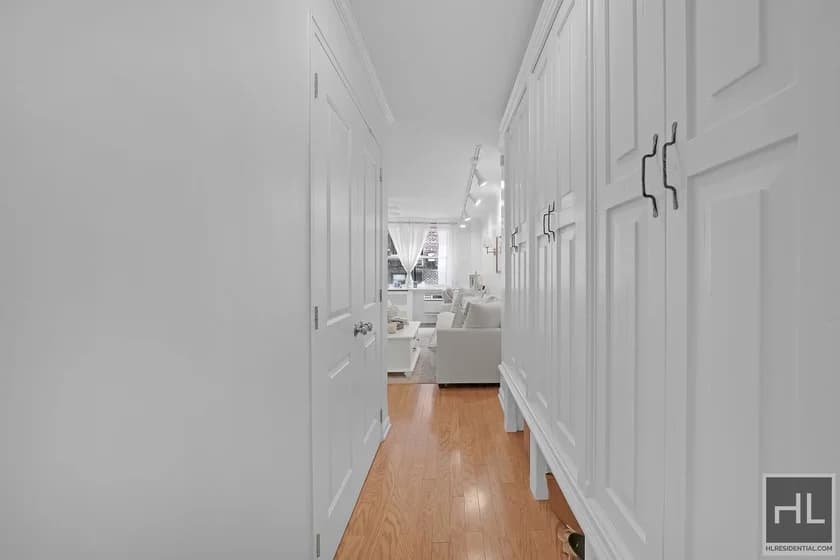 315 E 70 St #2C, Manhattan, NY 10021 apartment_entry 1