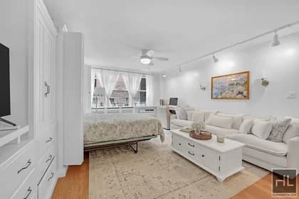 315 E 70 St #2C, Manhattan, NY 10021