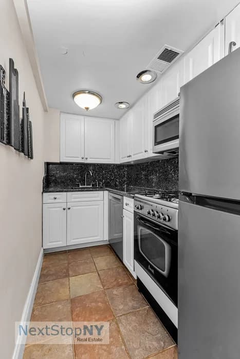 333 East 75 Street #11J, Manhattan, NY 10021 apartment_kitchen 1