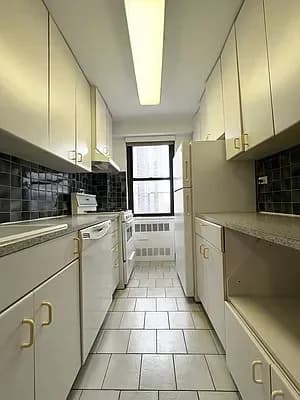 401 East 72 Street #14-A, Manhattan, NY 10021