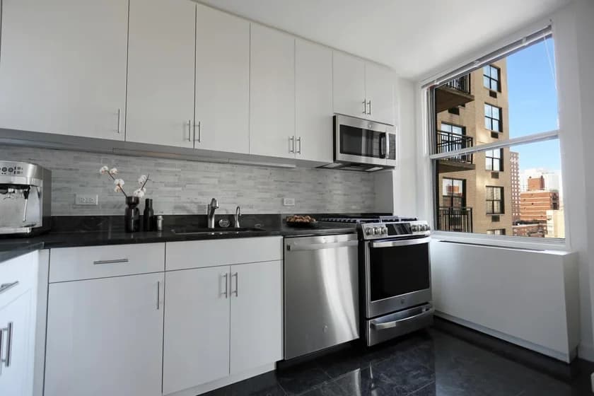 1365 York Ave #1407, Manhattan, NY 10021 apartment_kitchen 1