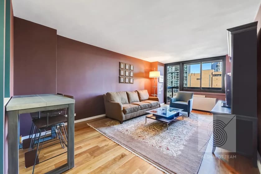 515 East 72 Street #7P, Manhattan, NY 10021 apartment_living_room 1