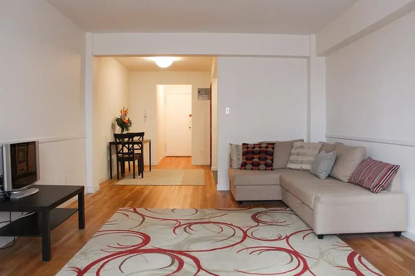 1420 York Avenue #7-F, Manhattan, NY 10021 apartment_living_room 1
