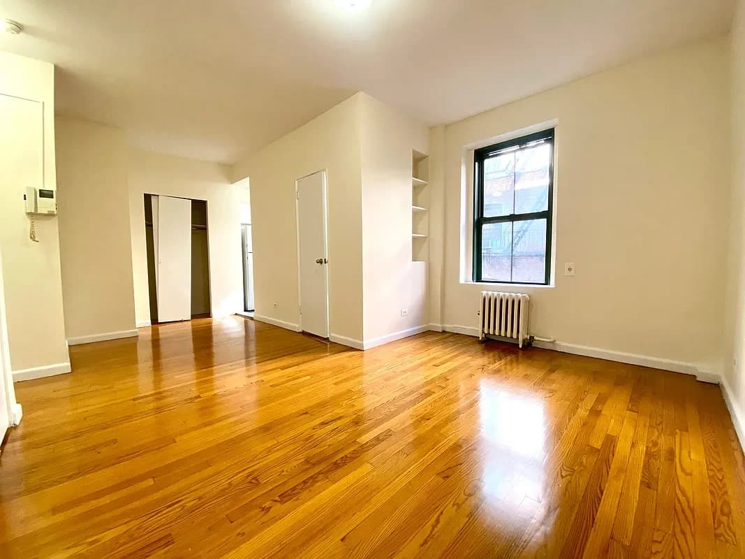 539 East 78 Street #4H, Manhattan, NY 10075 apartment_living_room 1