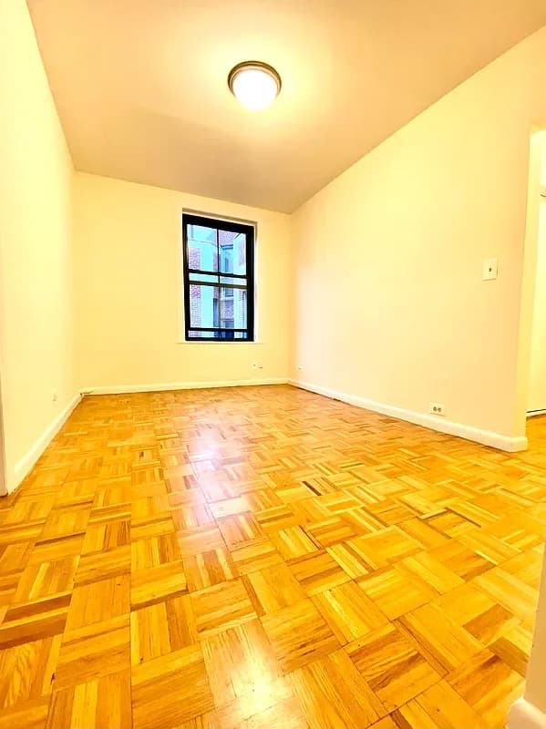 536 East 79 Street #6R, Manhattan, NY 10075 apartment_living_room 1