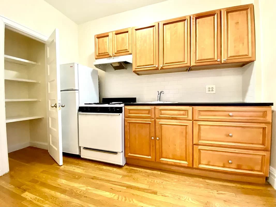 524 East 79 Street #3E, Manhattan, NY 10075 apartment_kitchen 1