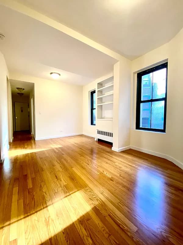 516 East 79 Street #5I, Manhattan, NY 10075 apartment_living_room 1