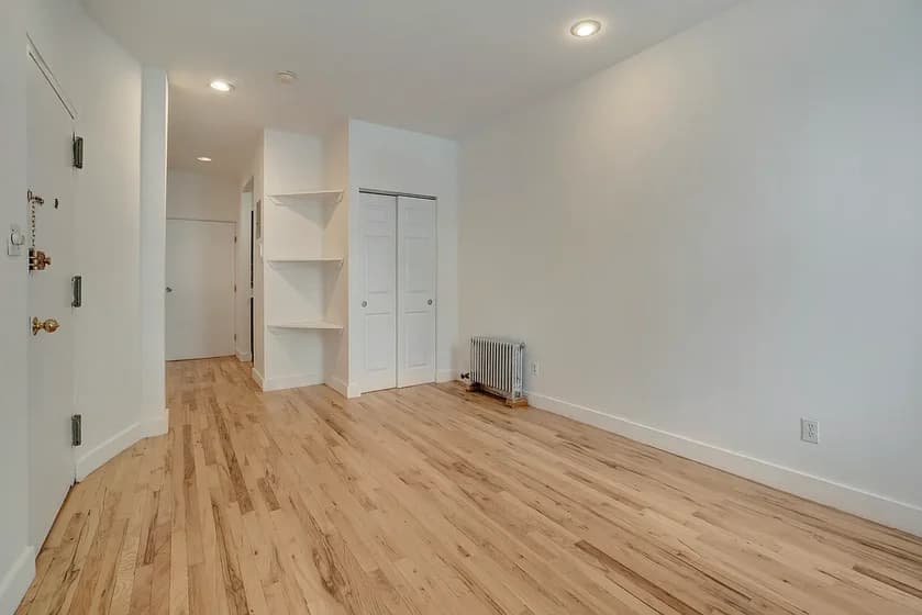 128 East 96 Street #1-D, Manhattan, NY 10128 apartment_living_room 1
