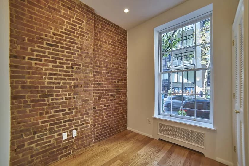 307 E 81 St #1FE, Manhattan, NY 10028 apartment_living_room 1