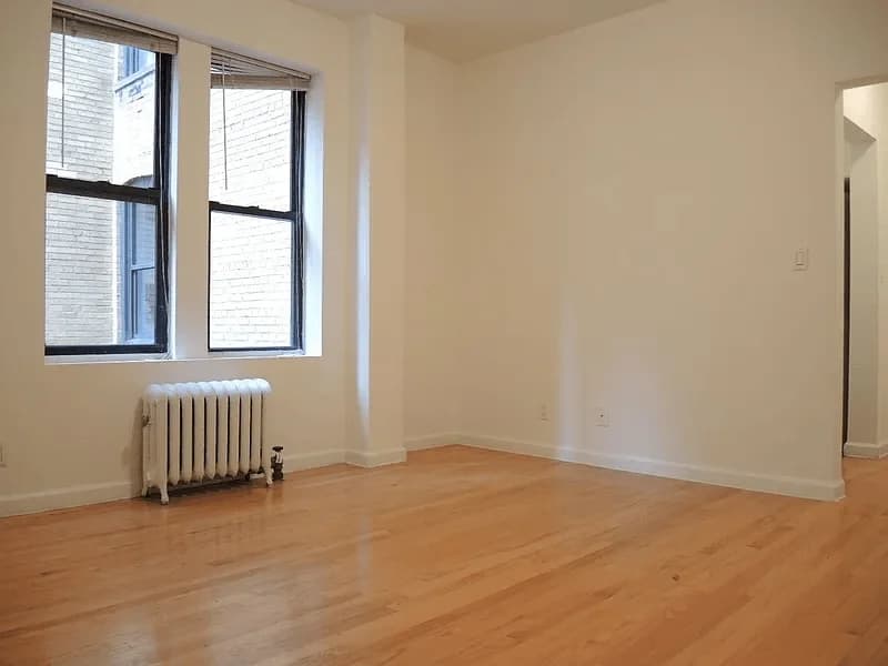 332 East 84 Street #1-G, Manhattan, NY 10028 apartment_living_room 1