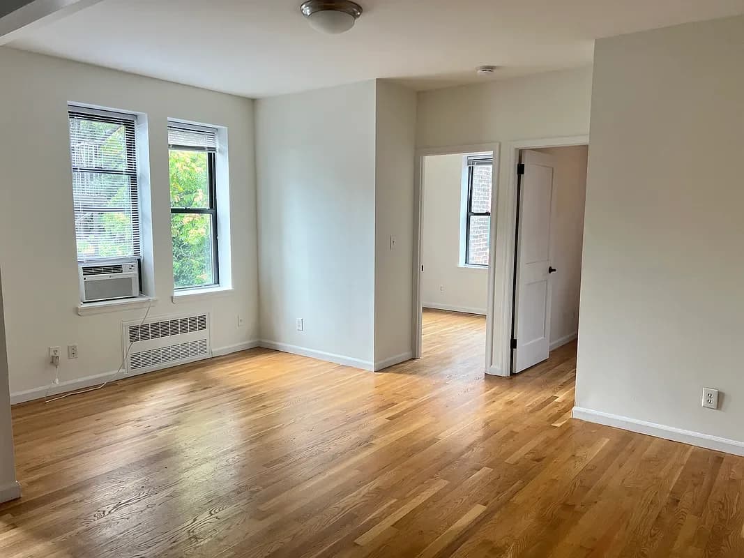 315 East 84 Street #18, Manhattan, NY 10028 apartment_living_room 1