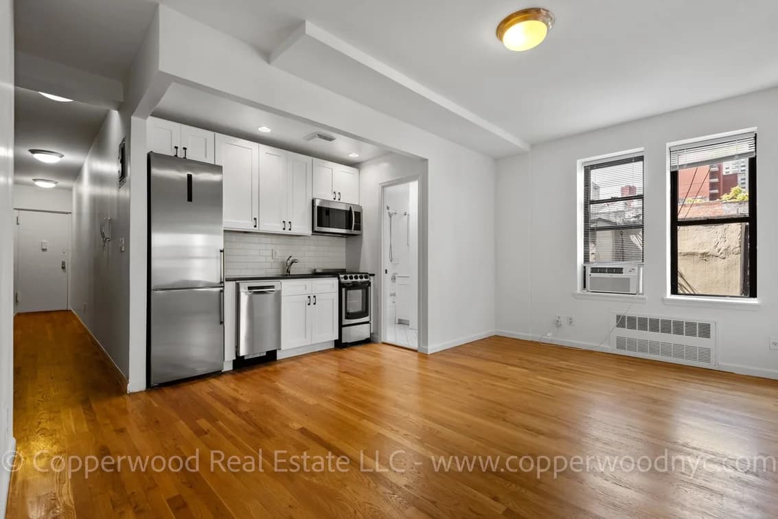 317 East 84 Street #31, Manhattan, NY 10028 apartment_living_room 1