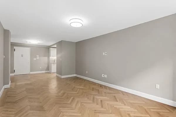 Yorkshire Towers 305 East 86 Street #18HE, Manhattan, NY 10028 apartment_living_room 1