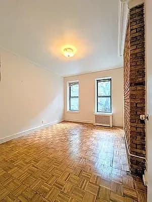 325 East 89 Street #2W, Manhattan, NY 10128 apartment_living_room 1