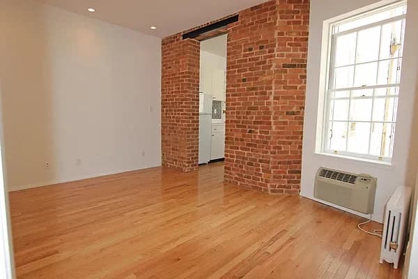 320 East 92 Street #5RE, Manhattan, NY 10128 apartment_living_room 1