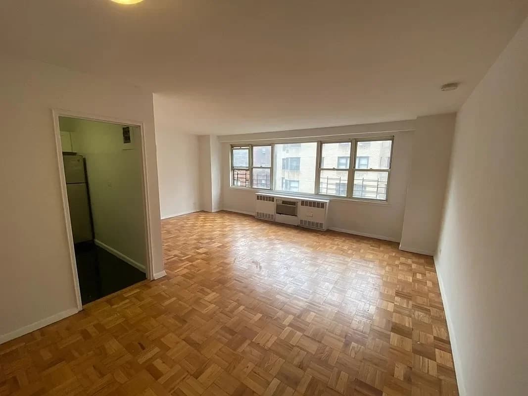 420 East 80 Street #4M, Manhattan, NY 10075 apartment_living_room 1