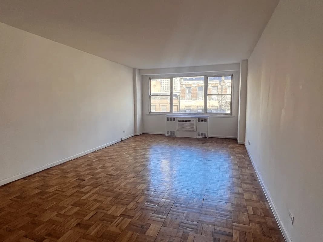 420 East 80 Street #7F, Manhattan, NY 10075 apartment_living_room 1