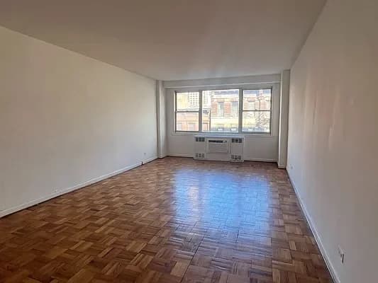420 E 80 St #7M, Manhattan, NY 10075 apartment_living_room 1