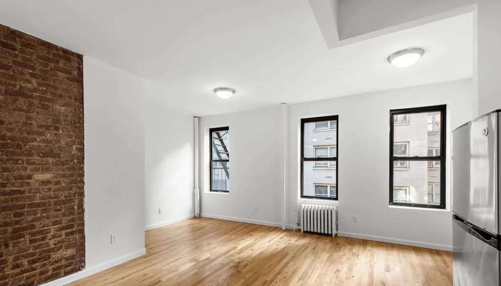 444 E 81 St #18, Manhattan, NY 10075 apartment_living_room 1