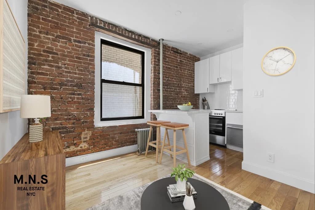 443 East 88 Street #3, Manhattan, NY 10128 apartment_living_room 1