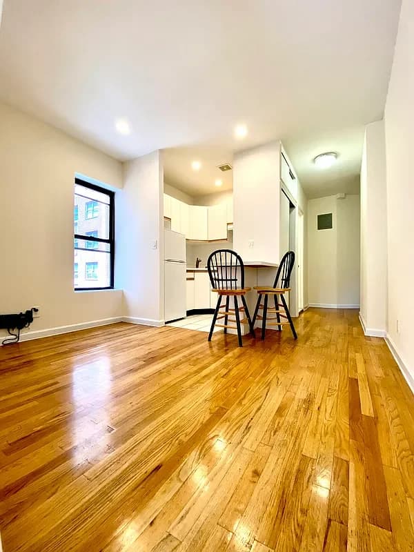 506 East 82 Street #20, Manhattan, NY 10028 apartment_living_room 1