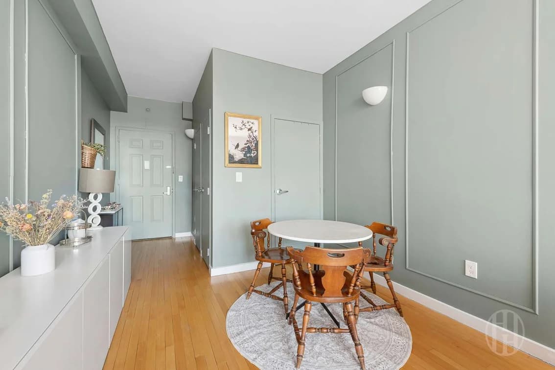 352 Cathedral Parkway #12C, Manhattan, NY 10025 apartment_dining_room 1