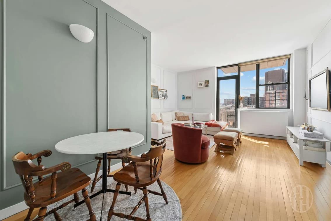 352 Cathedral Parkway #12C, Manhattan, NY 10025 apartment_living_room 1