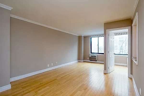 792 Columbus Avenue #6T, Manhattan, NY 10025 apartment_living_room 1