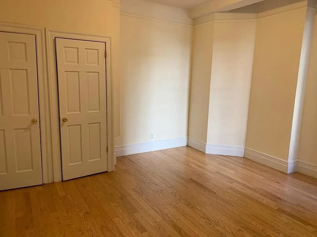 220 West 98 Street #3M, Manhattan, NY 10025 apartment_living_room 1