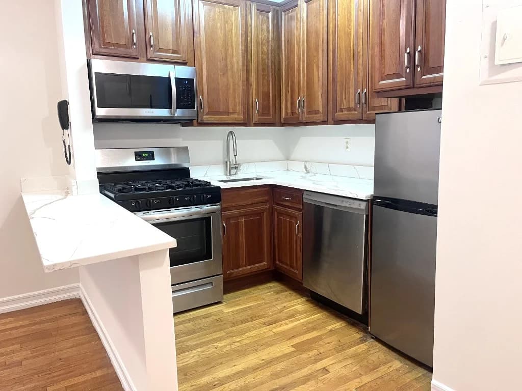 210 West 104 Street #6W, Manhattan, NY 10025 apartment_kitchen 1