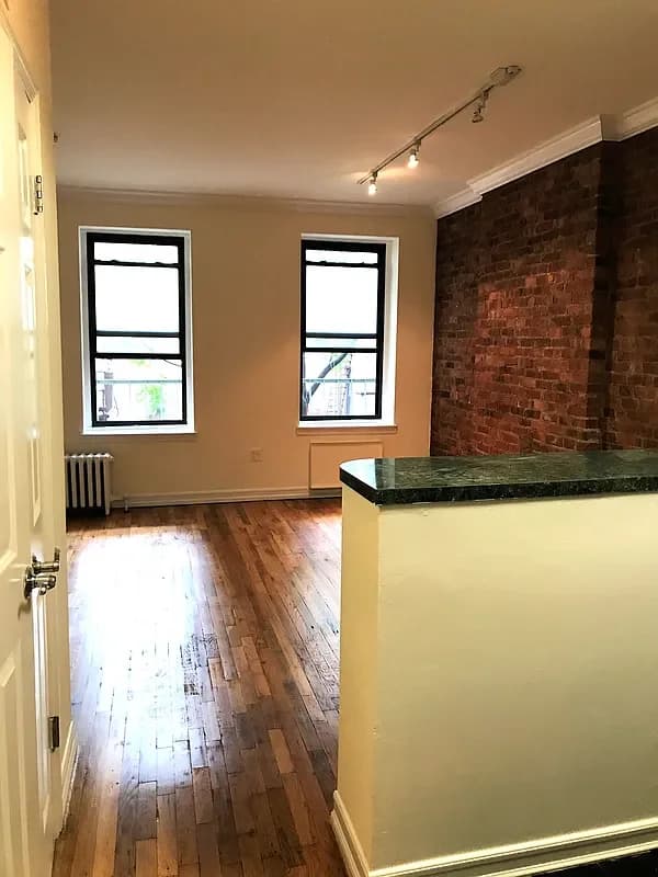 906 Amsterdam Ave #2D, Manhattan, NY 10025 apartment_living_room 1