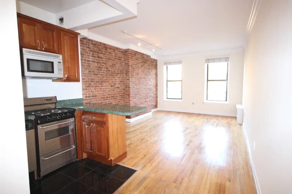 906 Amsterdam Ave #4A, Manhattan, NY 10025 apartment_living_room 1