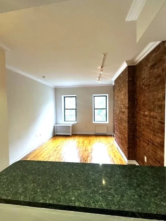 906 Amsterdam Ave #5D, Manhattan, NY 10025 apartment_living_room 1