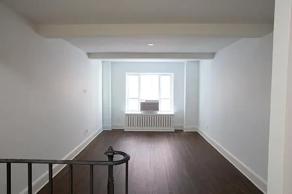 501 West 113 Street #0601, Manhattan, NY 10025 apartment_living_room 1