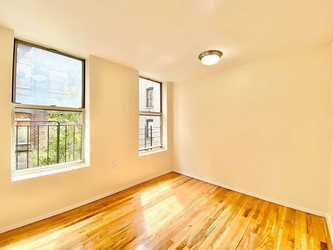 536 West 143 Street #31, Manhattan, NY 10031 apartment_living_room 1