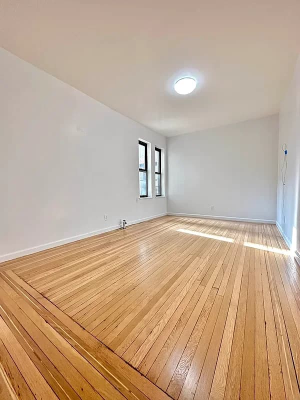 605 West 142 Street #36, Manhattan, NY 10031 apartment_living_room 1