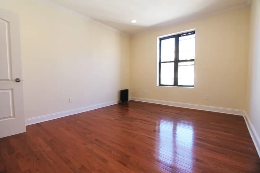 720 West 172 Street #4E, Manhattan, NY 10032 apartment_living_room 1