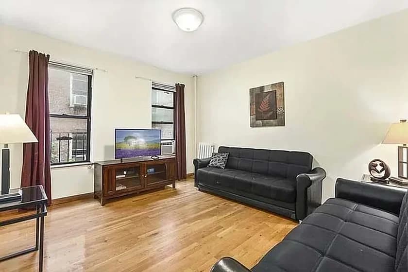 712 West 175 Street #C, Manhattan, NY 10033 apartment_living_room 1