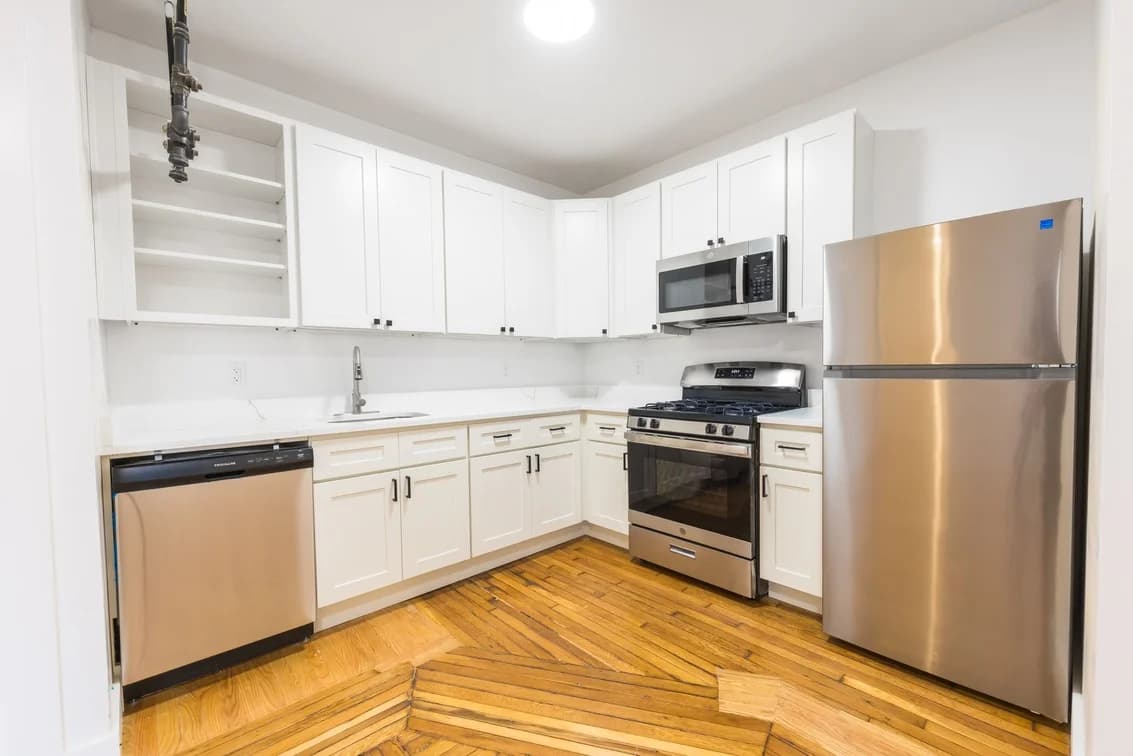 624 West 176 Street #38, Manhattan, NY 10033 apartment_kitchen 1