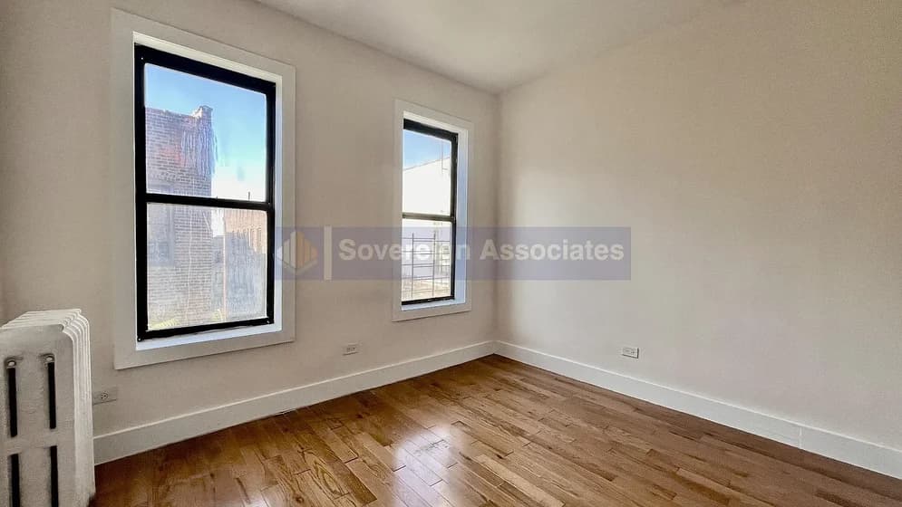 606 West 191 Street #51, Manhattan, NY 10040 apartment_living_room 1