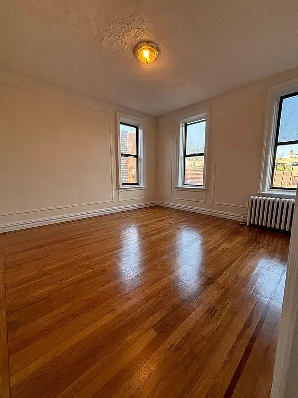 60 Thayer Street #6E, Manhattan, NY 10040 apartment_living_room 1