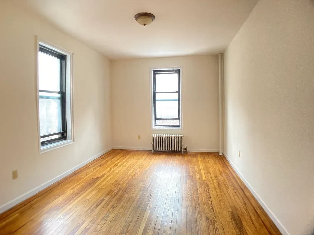 30 Dongan Place #3-M, Manhattan, NY 10040 apartment_living_room 1